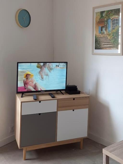 Studio Refait Recemment Rue Des Artistes A Appartement